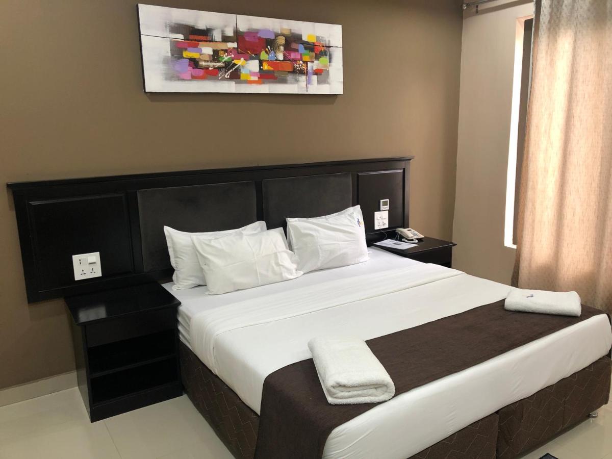 Palm Kalash Hotel Lusaka Ngoại thất bức ảnh